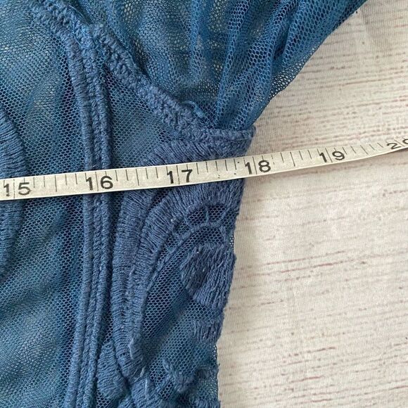 Express women S sheer lace scoopneck Longsleeve blouse w/scalloped edging blue - Picture 8 of 9